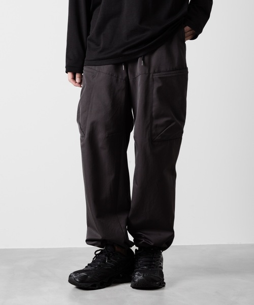 ATTACHMENT（アタッチメント）の「NY/CO ツイル ワイドカーゴトラウザーズ / NY/CO TWILL WIDE CARGO TROUSERS（カーゴパンツ・メンズ・ブラック/ダークグレー/ボルドー・1/2/3）」の13枚目の写真