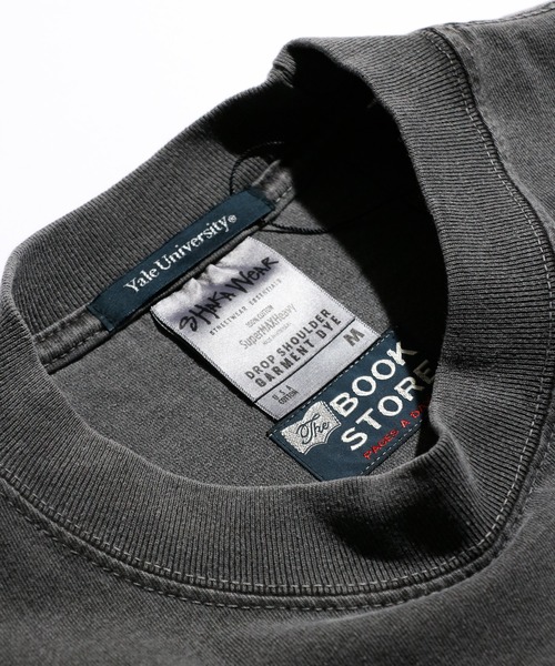 SUNNY SPORTS(サニースポーツ)の「The BOOK STORE / ザブックストア YALE LOGO SS TEE イエール大学ロゴTシャツ(Tシャツ/カットソー・メンズ・サンドベージュ/チャコールグレー/オリーブ系・MEDIUM/LARGE/X-LARGE/SMALL)」の14枚目の写真