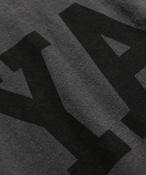 SUNNY SPORTS(サニースポーツ)の「The BOOK STORE / ザブックストア YALE LOGO SS TEE イエール大学ロゴTシャツ(Tシャツ/カットソー・メンズ・サンドベージュ/チャコールグレー/オリーブ系・MEDIUM/LARGE/X-LARGE/SMALL)」の16枚目の写真