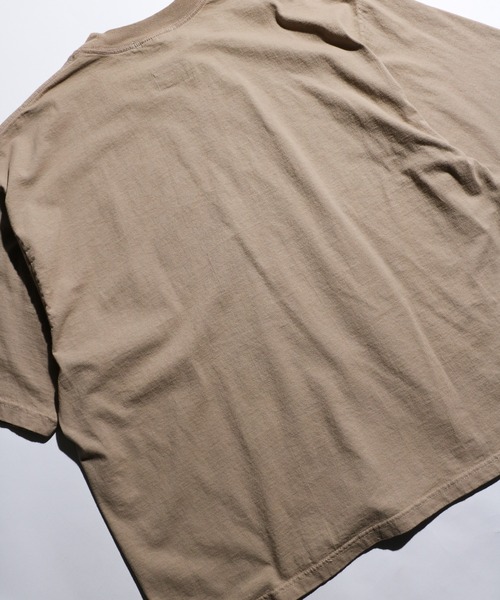 SUNNY SPORTS(サニースポーツ)の「The BOOK STORE / ザブックストア YALE LOGO SS TEE イエール大学ロゴTシャツ(Tシャツ/カットソー・メンズ・サンドベージュ/チャコールグレー/オリーブ系・MEDIUM/LARGE/X-LARGE/SMALL)」の6枚目の写真