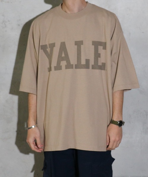 SUNNY SPORTS(サニースポーツ)の「The BOOK STORE / ザブックストア YALE LOGO SS TEE イエール大学ロゴTシャツ(Tシャツ/カットソー・メンズ・サンドベージュ/チャコールグレー/オリーブ系・MEDIUM/LARGE/X-LARGE/SMALL)」の11枚目の写真