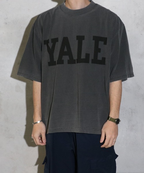 SUNNY SPORTS(サニースポーツ)の「The BOOK STORE / ザブックストア YALE LOGO SS TEE イエール大学ロゴTシャツ(Tシャツ/カットソー・メンズ・サンドベージュ/チャコールグレー/オリーブ系・MEDIUM/LARGE/X-LARGE/SMALL)」の13枚目の写真