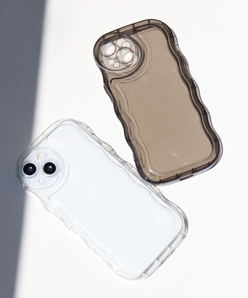 macaroni edge（マカロニエッジ）の「〈macaroni edge/マカロニエッジ〉アクスタ クリアカラー ウェーブ iPhoneケース(iPhoneSE/12/13/13pro/14/14pro/15/15pro/16/16Pro)（スマホケース/カバー・レディース・ホワイト/ブラック・iPhone 7/8/SE(第2/第3世代)/iPhone 12/iPhone 13/iPhone 13 Pro/iPhone 14/iPhone 14 Pro/iPhone 15 Pro/iPhone 15/iPhone 16 Pro/iPhone 16）」の4枚目の写真