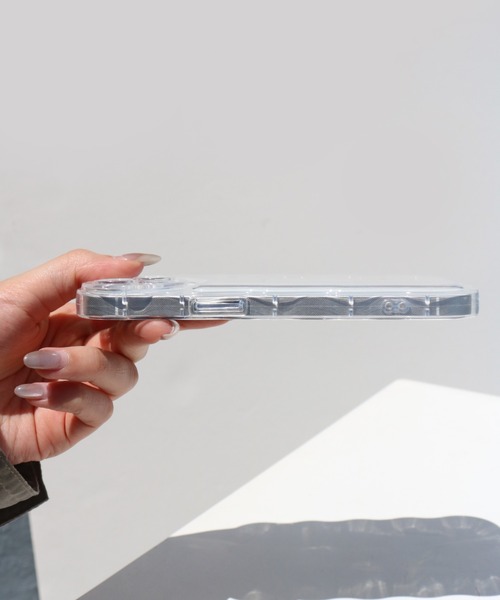 macaroni edge（マカロニエッジ）の「〈macaroni edge/マカロニエッジ〉アクスタ クリアカラー ウェーブ iPhoneケース(iPhoneSE/12/13/13pro/14/14pro/15/15pro/16/16Pro)（スマホケース/カバー・レディース・ホワイト/ブラック・iPhone 7/8/SE(第2/第3世代)/iPhone 12/iPhone 13/iPhone 13 Pro/iPhone 14/iPhone 14 Pro/iPhone 15 Pro/iPhone 15/iPhone 16 Pro/iPhone 16）」の8枚目の写真