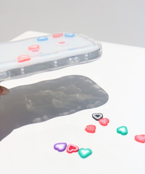 macaroni edge（マカロニエッジ）の「〈macaroni edge/マカロニエッジ〉アクスタ クリアカラー ウェーブ iPhoneケース(iPhoneSE/12/13/13pro/14/14pro/15/15pro/16/16Pro)（スマホケース/カバー・レディース・ホワイト/ブラック・iPhone 7/8/SE(第2/第3世代)/iPhone 12/iPhone 13/iPhone 13 Pro/iPhone 14/iPhone 14 Pro/iPhone 15 Pro/iPhone 15/iPhone 16 Pro/iPhone 16）」の10枚目の写真