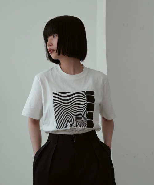 Uenui（ウニュイ）の「Uenui グラフィック Tシャツ（Tシャツ/カットソー・レディース・ブラック・FREE）」の5枚目の写真