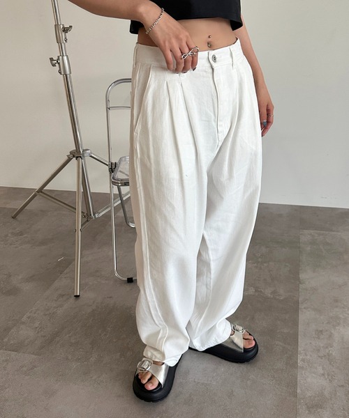 apres jour mignon（アプレジュールミニョン）の「タックワイドデニムパンツ【ZOZOTOWN限定アイテム】（デニムパンツ・レディース・インディゴブルー/ブルー/ブルー系その他/ブラック系その他/オフホワイト/ブラック/ライトブルー・SMALL/MEDIUM/LARGE/X-LARGE）」の9枚目の写真