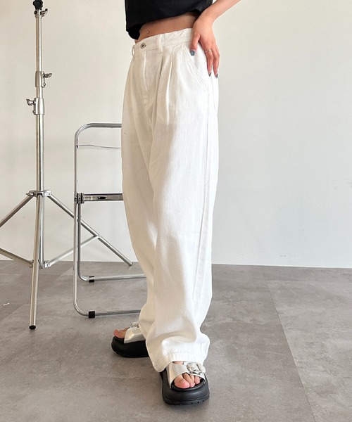 apres jour mignon（アプレジュールミニョン）の「タックワイドデニムパンツ【ZOZOTOWN限定アイテム】（デニムパンツ・レディース・インディゴブルー/ブルー/ブルー系その他/ブラック系その他/オフホワイト/ブラック/ライトブルー・SMALL/MEDIUM/LARGE/X-LARGE）」の10枚目の写真