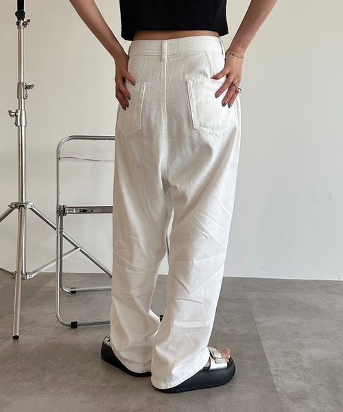 apres jour mignon（アプレジュールミニョン）の「タックワイドデニムパンツ【ZOZOTOWN限定アイテム】（デニムパンツ・レディース・インディゴブルー/ブルー/ブルー系その他/ブラック系その他/オフホワイト/ブラック/ライトブルー・SMALL/MEDIUM/LARGE/X-LARGE）」の11枚目の写真