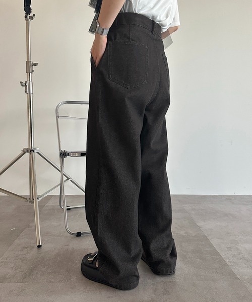 apres jour mignon（アプレジュールミニョン）の「タックワイドデニムパンツ【ZOZOTOWN限定アイテム】（デニムパンツ・レディース・インディゴブルー/ブルー/ブルー系その他/ブラック系その他/オフホワイト/ブラック/ライトブルー・SMALL/MEDIUM/LARGE/X-LARGE）」の18枚目の写真