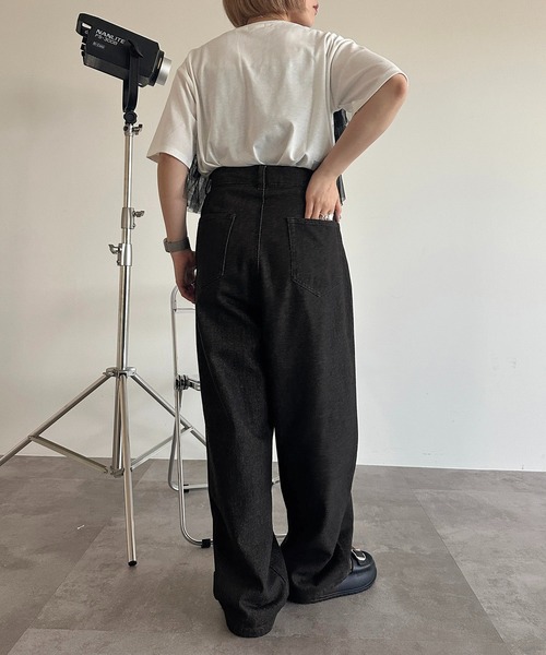 apres jour mignon（アプレジュールミニョン）の「タックワイドデニムパンツ【ZOZOTOWN限定アイテム】（デニムパンツ・レディース・インディゴブルー/ブルー/ブルー系その他/ブラック系その他/オフホワイト/ブラック/ライトブルー・SMALL/MEDIUM/LARGE/X-LARGE）」の21枚目の写真