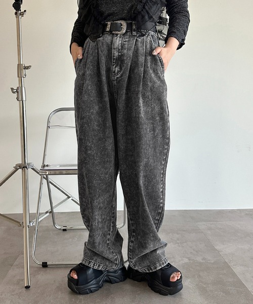 apres jour mignon（アプレジュールミニョン）の「タックワイドデニムパンツ【ZOZOTOWN限定アイテム】（デニムパンツ・レディース・インディゴブルー/ブルー/ブルー系その他/ブラック系その他/オフホワイト/ブラック/ライトブルー・SMALL/MEDIUM/LARGE/X-LARGE）」の22枚目の写真