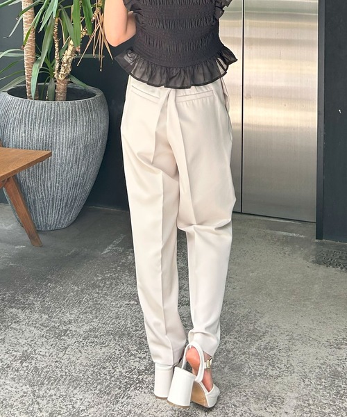 INGNI(イング)の「ベルト付き/テーパードパンツ(スラックス・レディース・アイボリー/ライトブルー/ブラック/イエロー・FREE)」の7枚目の写真
