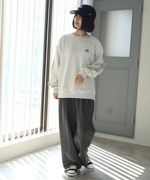 CONVERSE(コンバース)の「【CONVERSE/コンバース】裏起毛 スリーブライン シューズロゴクルースウェット(スウェット・メンズ・オートミール/ブルーグリーン/グレイッシュベージュ/スミクロ・LL/M/L)」の13枚目の写真