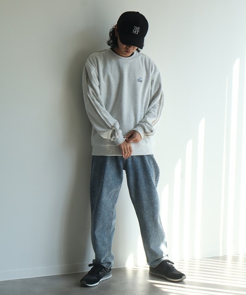 CONVERSE(コンバース)の「【CONVERSE/コンバース】裏起毛 スリーブライン シューズロゴクルースウェット(スウェット・メンズ・オートミール/ブルーグリーン/グレイッシュベージュ/スミクロ・LL/M/L)」の15枚目の写真
