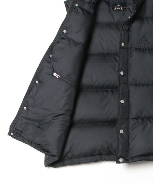 MAGIC NUMBER(マジック ナンバー)の「【MAGIC NUMBER】700 FIL RETRO DOWN VEST(ダウンベスト・メンズ・ベージュ/ブラック・L/XL/M)」の6枚目の写真