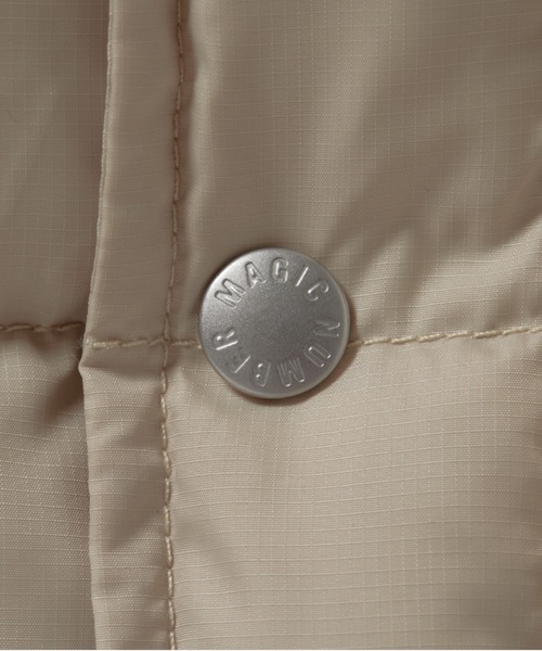 MAGIC NUMBER(マジック ナンバー)の「【MAGIC NUMBER】700 FIL RETRO DOWN VEST(ダウンベスト・メンズ・ベージュ/ブラック・L/XL/M)」の4枚目の写真