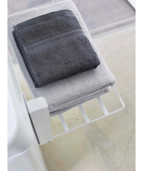 tower（タワー）の「【tower】 洗濯機横マグネット折畳み棚（ランドリーグッズ・レディース・ホワイト/ブラック・フリー）」の5枚目の写真