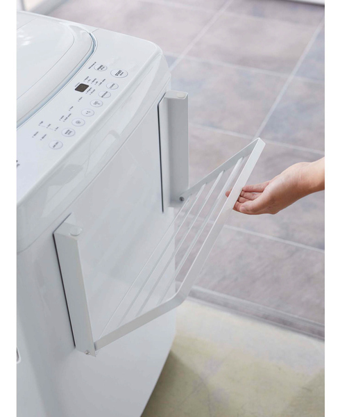 tower（タワー）の「【tower】 洗濯機横マグネット折畳み棚（ランドリーグッズ・レディース・ホワイト/ブラック・フリー）」の4枚目の写真