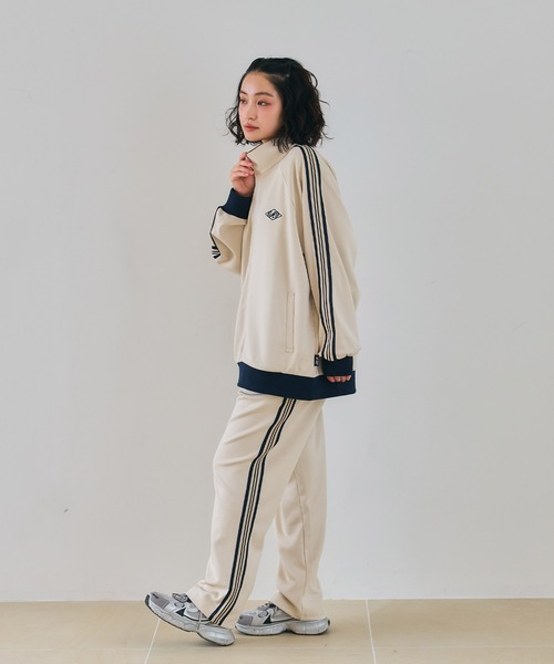 KANGOL SPORT（カンゴールスポーツ）の「【KANGOL SPORT】サイドライントラックジャケット《UV対策・ストレッチ・ジャージ》◆新色追加◆（ジャージ・レディース・ブラック/アイボリー/サックスブルー/カーキ/ネイビー/ブラウン/ホワイト/ベージュ・LL/L/M）」の21枚目の写真