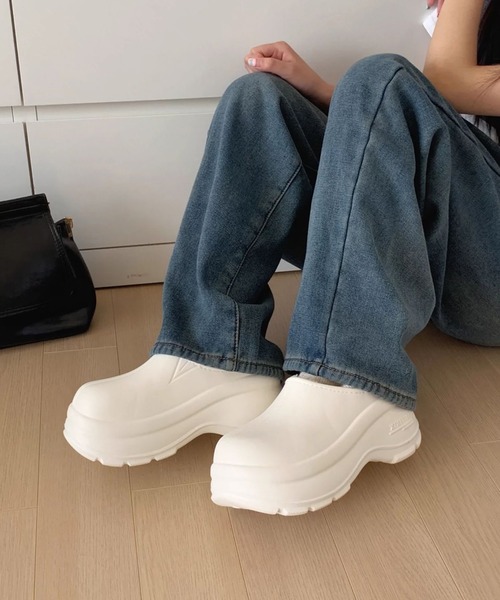 MEMECLE（メメクル）の「【 MEMECLE / メメクル 】軽量 EVA プラットフォーム クロッグ ミュールサンダル（スリッポン・レディース・ブラック/アイボリー/ホワイト・40/38/36）」の2枚目の写真