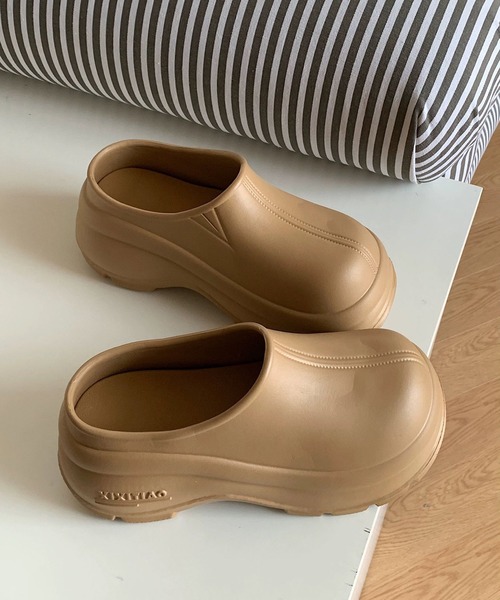 MEMECLE（メメクル）の「【 MEMECLE / メメクル 】軽量 EVA プラットフォーム クロッグ ミュールサンダル（スリッポン・レディース・ブラック/アイボリー/ホワイト・40/38/36）」の14枚目の写真