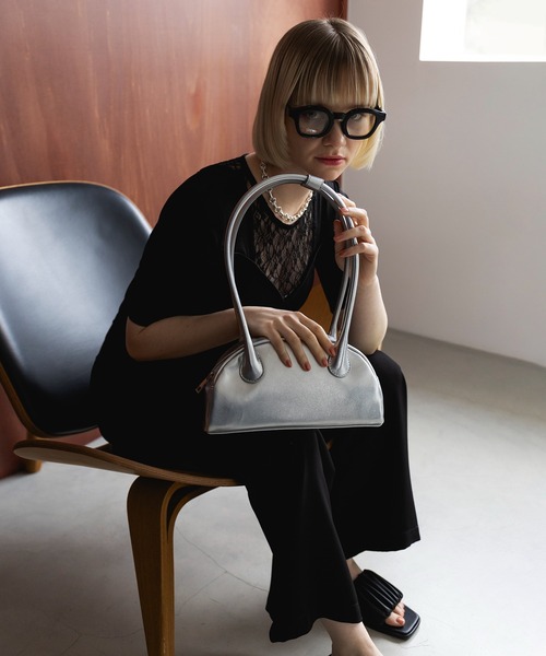 MAISON BREEZE reveur(メゾンブリーズレヴール)の「【MAISON BREEZE reveur】ロングハンドルボストンバッグ/ハンドバッグ(ショルダーバッグ・レディース・シルバー/ブラック・FREE)」の6枚目の写真