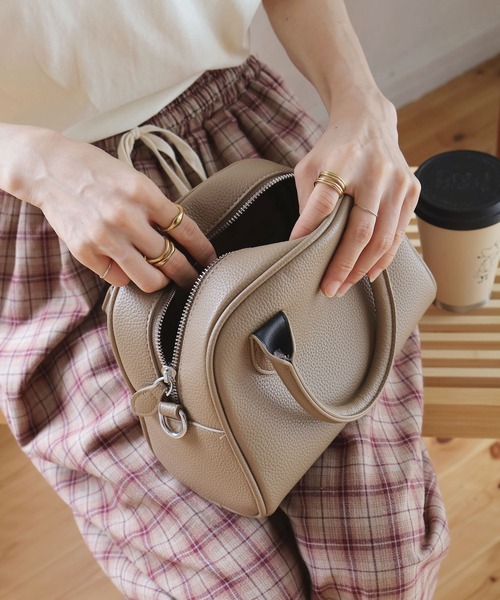 Crisp（クリスプ）の「【ZOZO限定】ショルダーボストンバッグ（ショルダーバッグ・レディース・ブラック/ベージュ・FREE）」の5枚目の写真