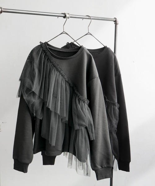antiqua(アンティカ)の「チュール裏毛トップス(スウェット・レディース・グレー/ブラック・ONESIZE)」の5枚目の写真