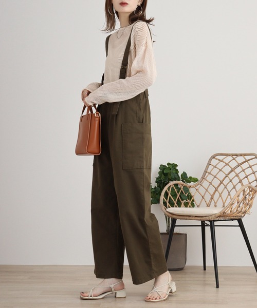 atONE(アットワン)の「サイドビックポケットサロペットパンツ(サロペット/オーバーオール・レディース・カーキ/ブラック/ベージュ・M/L/LL/3L/4L)」の1枚目の写真