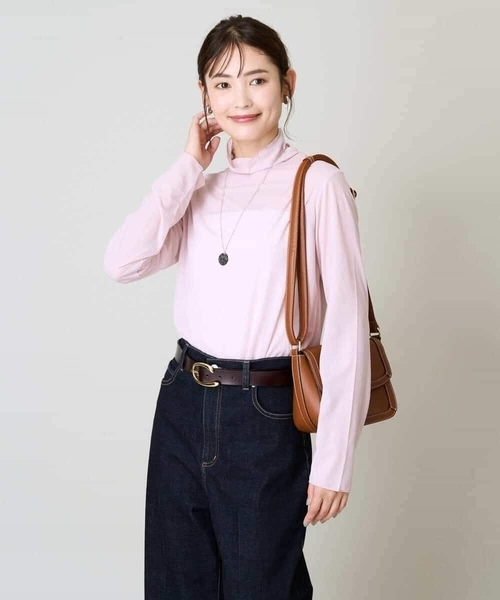 a.v.v（アーヴェヴェ）の「シアーハイネックカットソー（Tシャツ/カットソー・レディース・ブラック/アイボリー/ライトピンク/モカ・38/40/42/36）」の6枚目の写真