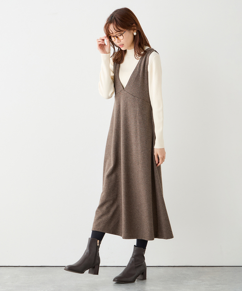 Petit Honfleur(プチオンフルール)の「Vネックフレアジャンパースカート(ジャンパースカート・レディース・ブラウン/チャコールグレー・L/M)」の13枚目の写真