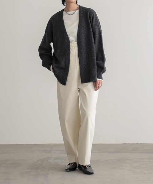 for/c(フォーシー)の「リリーヤーンゆるVカーデ【サスティナブル】(カーディガン/ボレロ・レディース・ベージュ/チャコールグレー/グレー・M/L)」の13枚目の写真