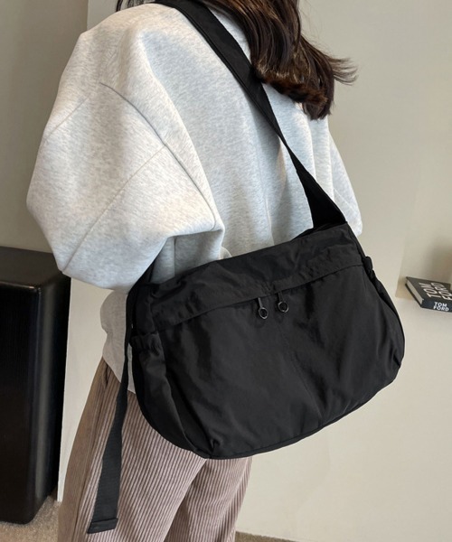 Miniministore(ミニミニストア)の「ショルダーバッグ 大容量 軽量 ナイロン(ショルダーバッグ・レディース・カーキ/アイボリー/ブラック/ダークベージュ・FREE)」の5枚目の写真