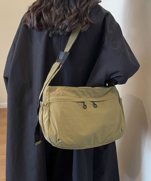 Miniministore(ミニミニストア)の「ショルダーバッグ 大容量 軽量 ナイロン(ショルダーバッグ・レディース・カーキ/アイボリー/ブラック/ダークベージュ・FREE)」の10枚目の写真