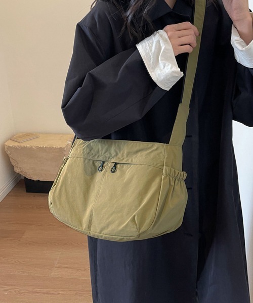 Miniministore(ミニミニストア)の「ショルダーバッグ 大容量 軽量 ナイロン(ショルダーバッグ・レディース・カーキ/アイボリー/ブラック/ダークベージュ・FREE)」の11枚目の写真