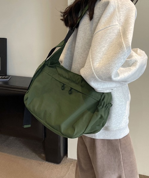 Miniministore(ミニミニストア)の「ショルダーバッグ 大容量 軽量 ナイロン(ショルダーバッグ・レディース・カーキ/アイボリー/ブラック/ダークベージュ・FREE)」の13枚目の写真
