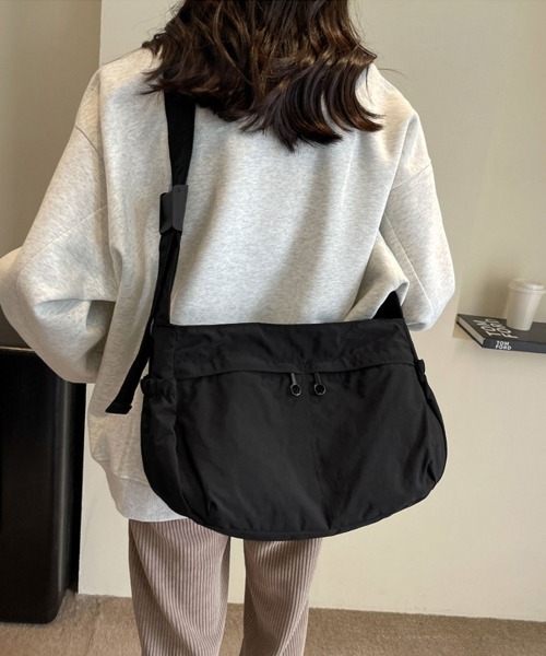 Miniministore(ミニミニストア)の「ショルダーバッグ 大容量 軽量 ナイロン(ショルダーバッグ・レディース・カーキ/アイボリー/ブラック/ダークベージュ・FREE)」の16枚目の写真
