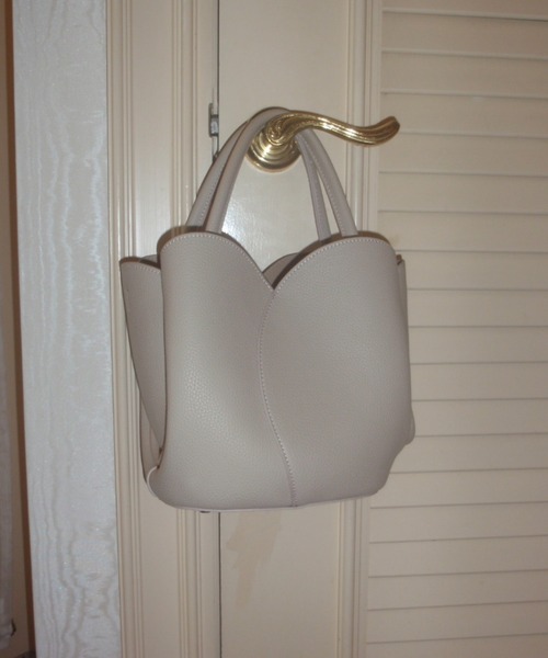 idem（イデム）の「tulip many ways bag／チューリップデザインバッグ（ショルダーバッグ・レディース・ブルー/ベージュ/ブラウン・FREE）」の17枚目の写真