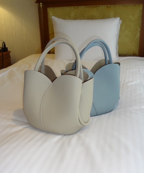 idem（イデム）の「tulip many ways bag／チューリップデザインバッグ（ショルダーバッグ・レディース・ブルー/ベージュ/ブラウン・FREE）」の19枚目の写真