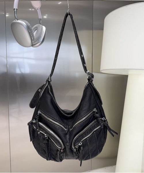 FINEnough(ファインナフ)の「シルバーファスナー使いビンテージ風ショルダーバッグ(ショルダーバッグ・レディース・ブラック/チャコールグレー/シルバー・FREE)」の8枚目の写真
