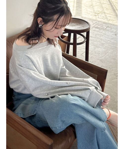 dazzlin（ダズリン）の「ビジュースリーブカットプルオーバー（スウェット・レディース・ブラック/グレー/オフホワイト・FREE）」の3枚目の写真