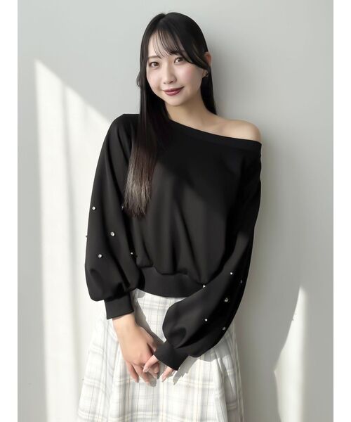 dazzlin（ダズリン）の「ビジュースリーブカットプルオーバー（スウェット・レディース・ブラック/グレー/オフホワイト・FREE）」の4枚目の写真