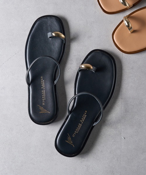 NICOLAS LAINAS（ニコラスライナス）の「【NICOLAS LAINAS】メタルレザーフラットサンダル C313LT（サンダル・レディース・ブラック系その他2/ブラック/ベージュ・37/36/39/38）」の2枚目の写真