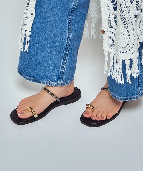 NICOLAS LAINAS（ニコラスライナス）の「【NICOLAS LAINAS】メタルレザーフラットサンダル C313LT（サンダル・レディース・ブラック系その他2/ブラック/ベージュ・37/36/39/38）」の4枚目の写真