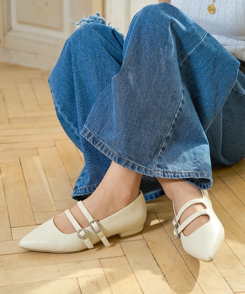 sesenta（セセンタ）の「【sesenta】ポインテッドトゥ２ベルトエナメルパンプス（パンプス・レディース・ブラック/アイボリー・LL/S/M/L）」の2枚目の写真