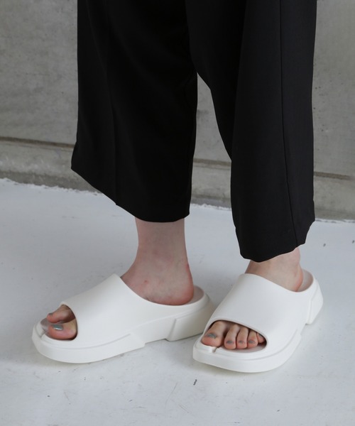 ROSE BUD(ローズバッド)の「(Paes )Paes SANDAL(サンダル・レディース・ホワイト/グリーン/ブラック・23.0cm/25.0cm/24.0cm)」の1枚目の写真