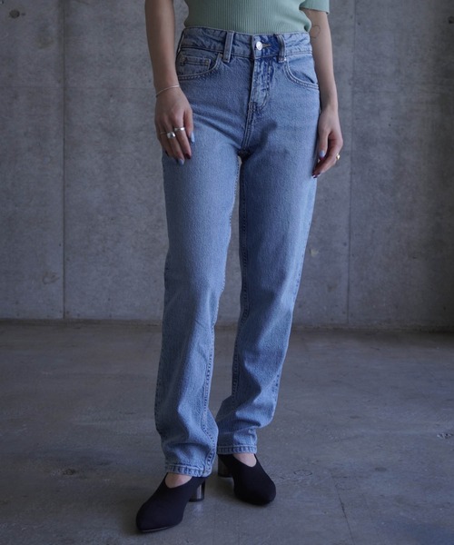 gina tricot(ジーナトリコ)の「Slim straight jeans(デニムパンツ・レディース・ブルー系その他・34/36/38)」の1枚目の写真