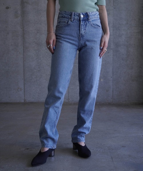 gina tricot(ジーナトリコ)の「Slim straight jeans(デニムパンツ・レディース・ブルー系その他・34/36/38)」の2枚目の写真