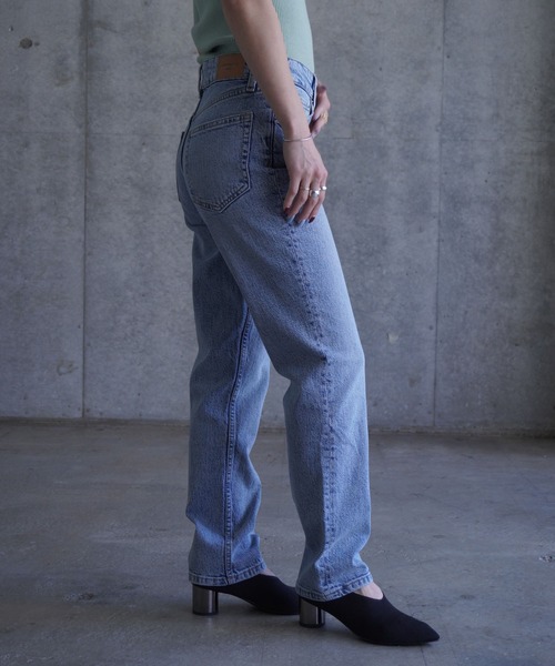 gina tricot(ジーナトリコ)の「Slim straight jeans(デニムパンツ・レディース・ブルー系その他・34/36/38)」の3枚目の写真